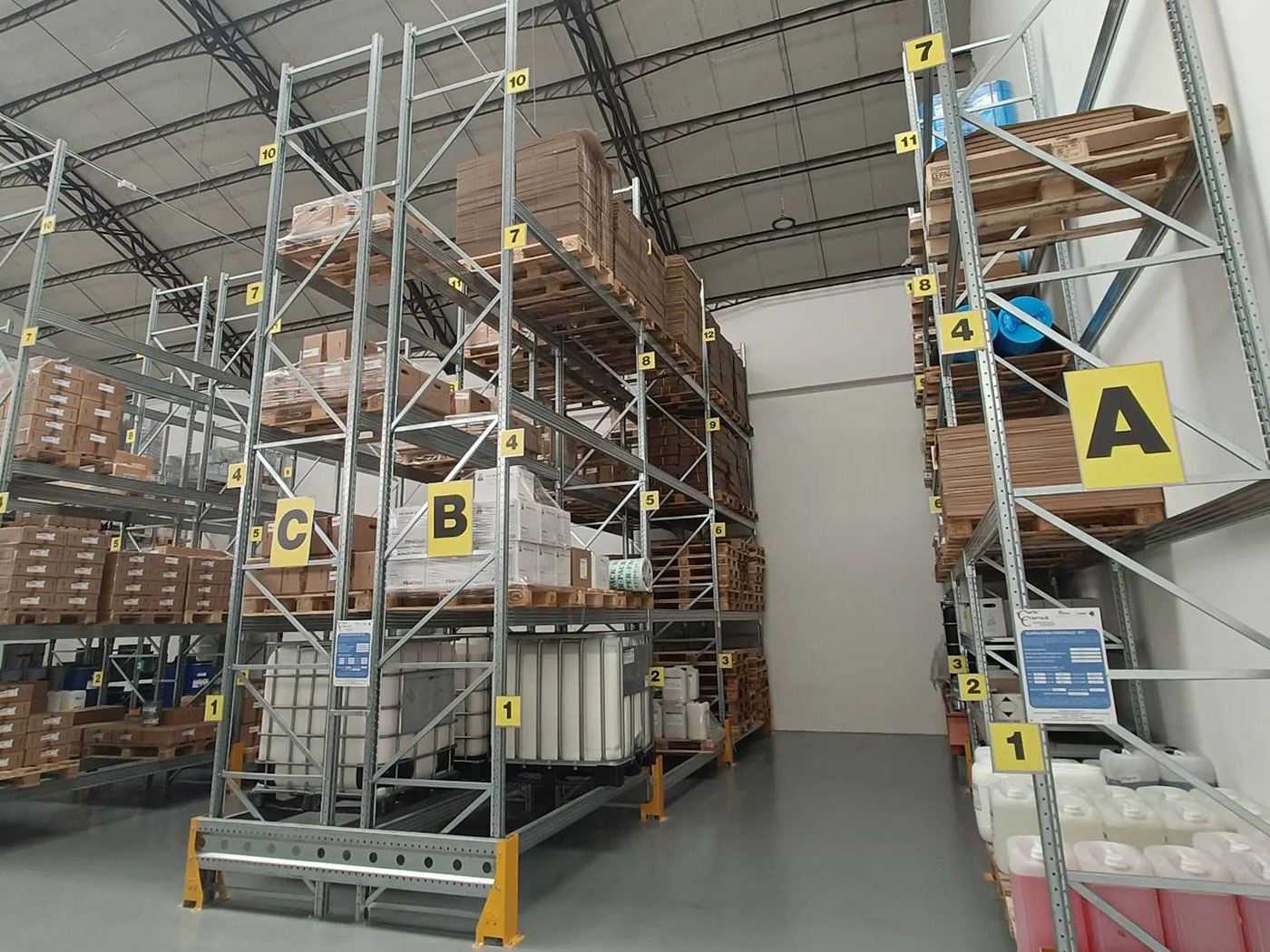 Scaffalature ad incastro di portata elevata