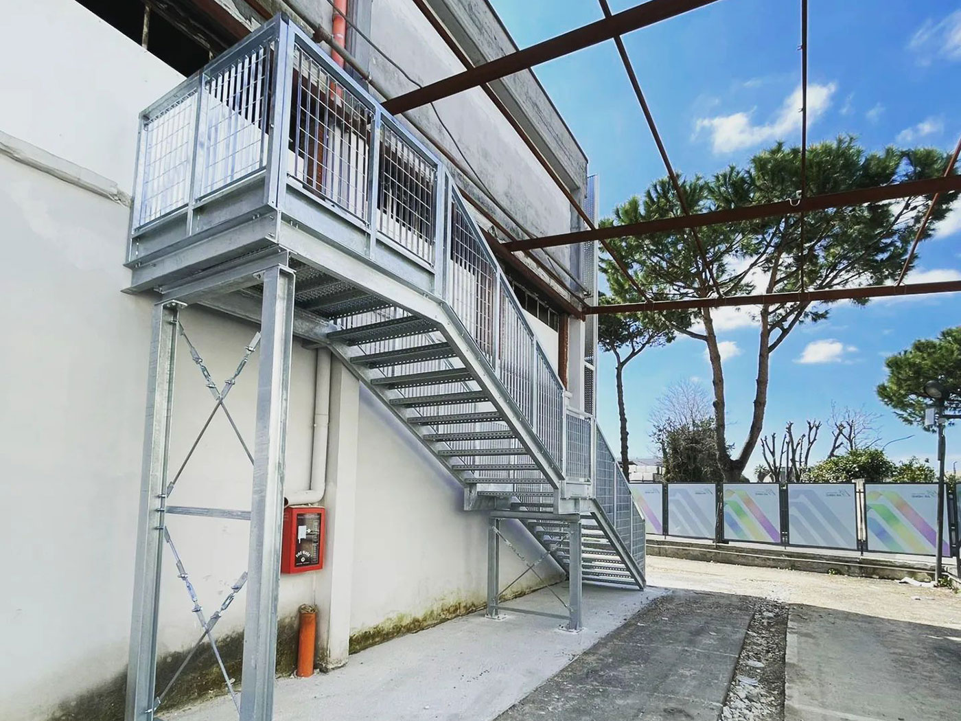 Scala su misura in acciaio zincato di alta qualità