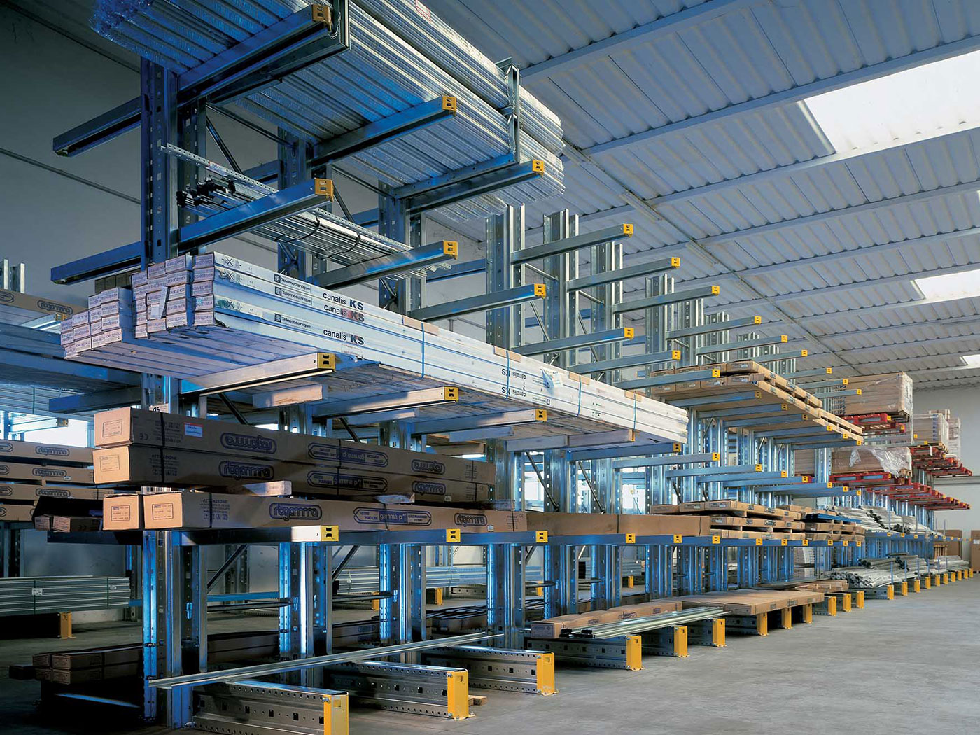 Scaffalature per corpi lunghi cantilever